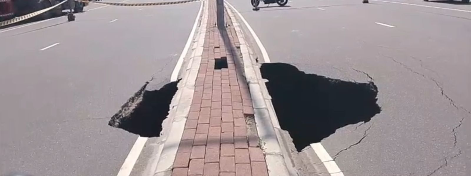 Colombo–Kandy Main Road Caves In at Yakkala